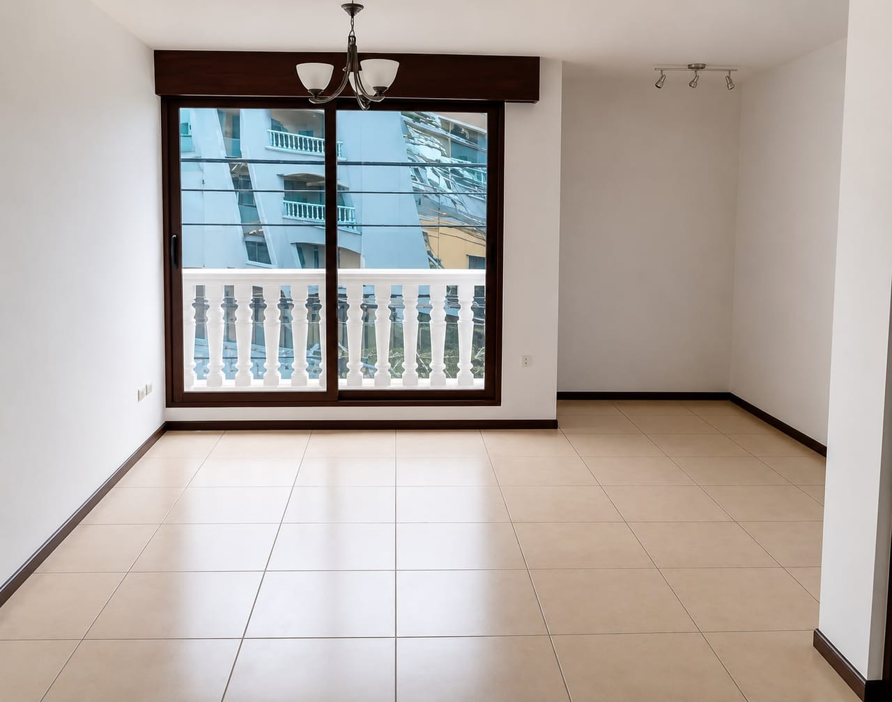 APARTAMENTO EN EXCELENTE UBICACIÓN RENTA ZONA 10 — Apartamento en Alquiler en Zona 10, Guatemala, Ciudad — foto 1 de 6