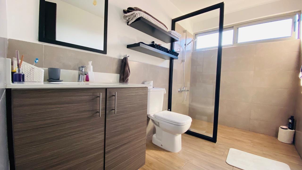 APARTARMENTO AMUEBLADO Y EQUIPADO ZONA 10 — Apartamento en Venta en Zona 10, Guatemala, Ciudad — foto 7 de 14