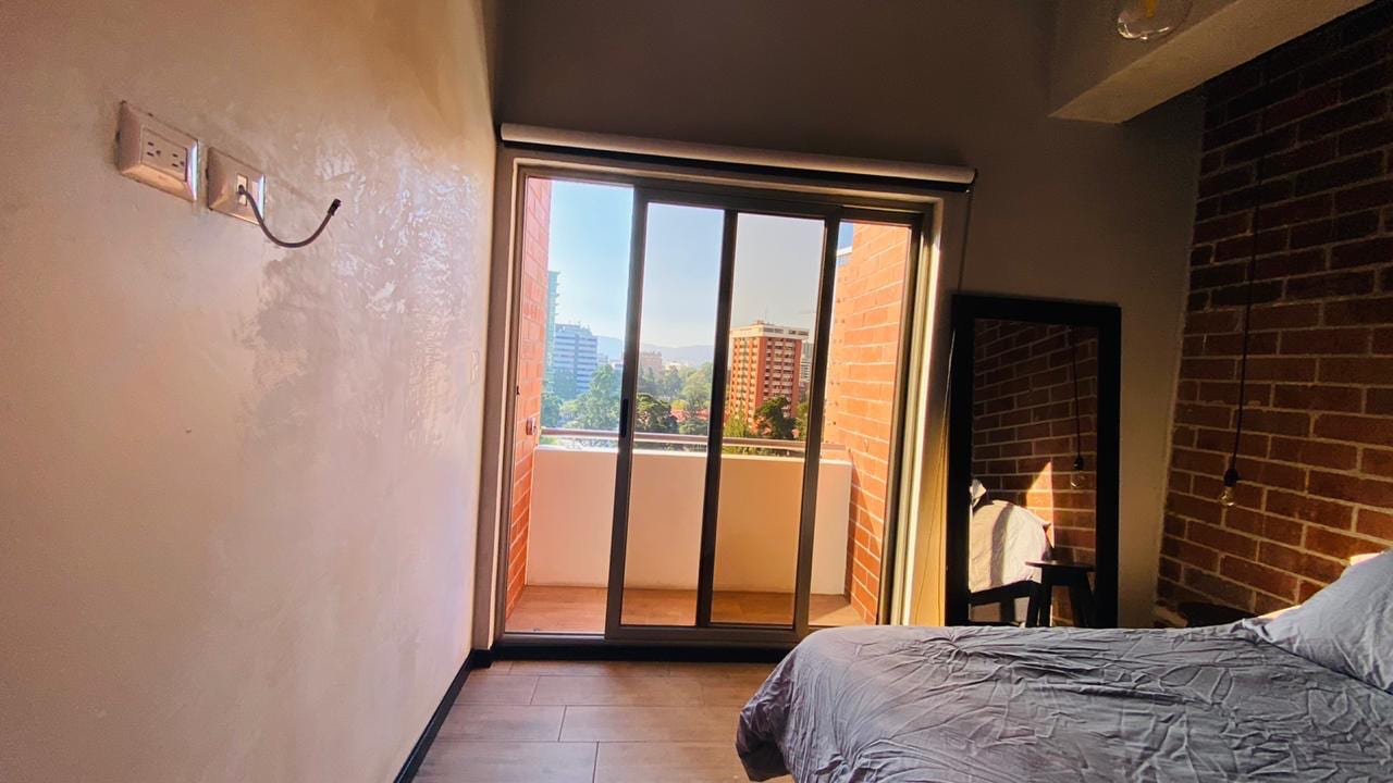 APARTARMENTO AMUEBLADO Y EQUIPADO ZONA 10 — Apartamento en Venta en Zona 10, Guatemala, Ciudad — foto 9 de 14
