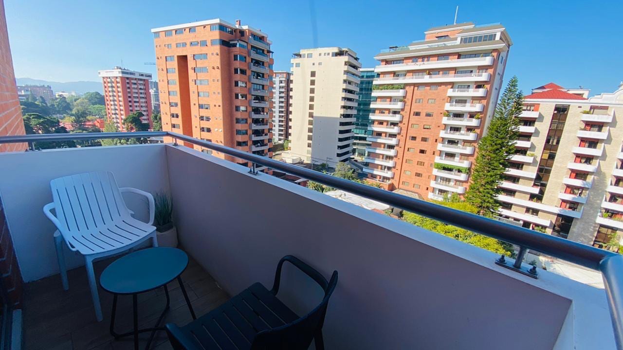 APARTARMENTO AMUEBLADO Y EQUIPADO ZONA 10 — Apartamento en Venta en Zona 10, Guatemala, Ciudad — foto 11 de 14