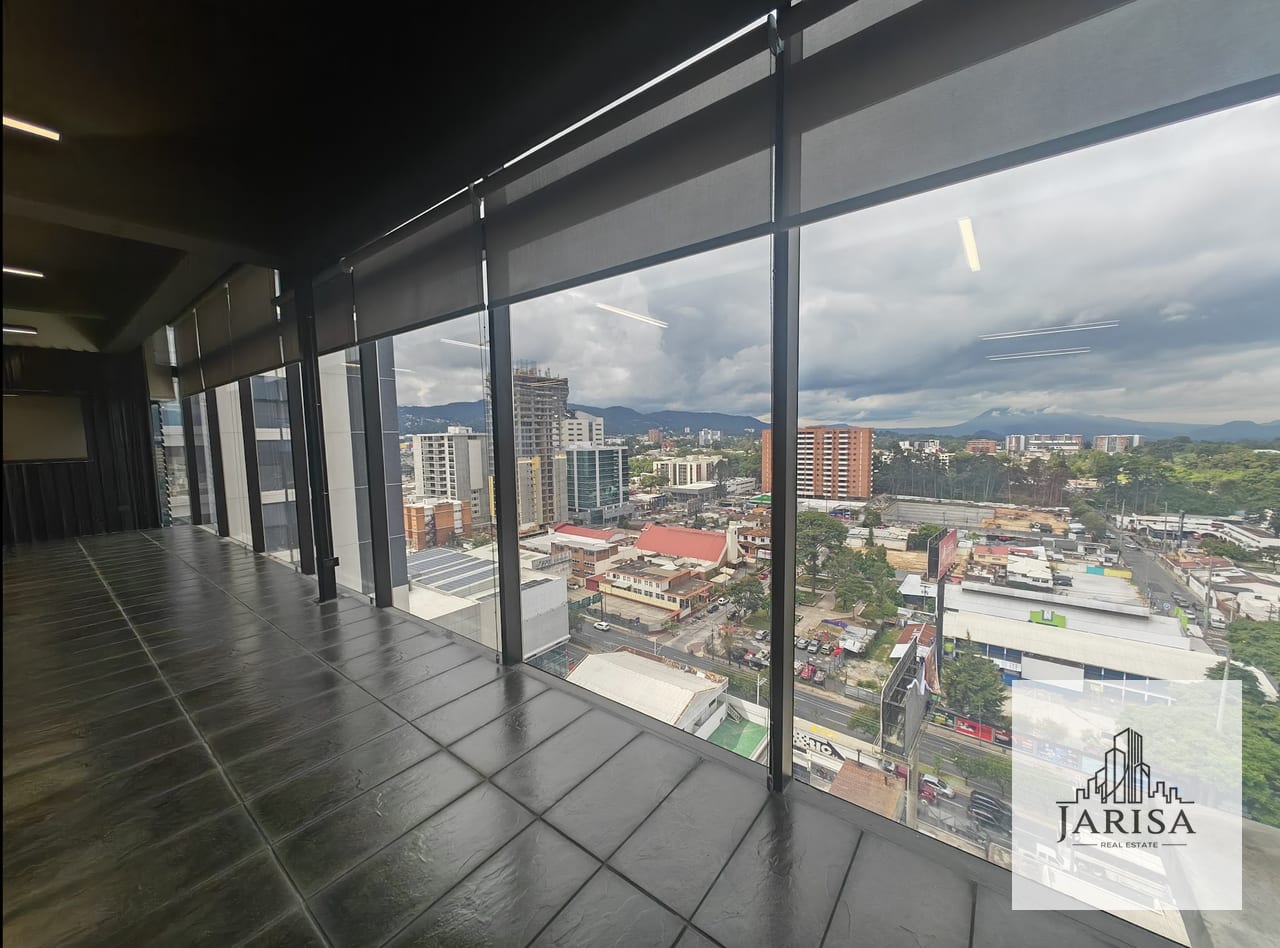 AMPLIA OFICINA ZONA 10 CON LINDAS VISTAS — Oficina en Alquiler en Zona 10, Guatemala, Ciudad — foto 4 de 14