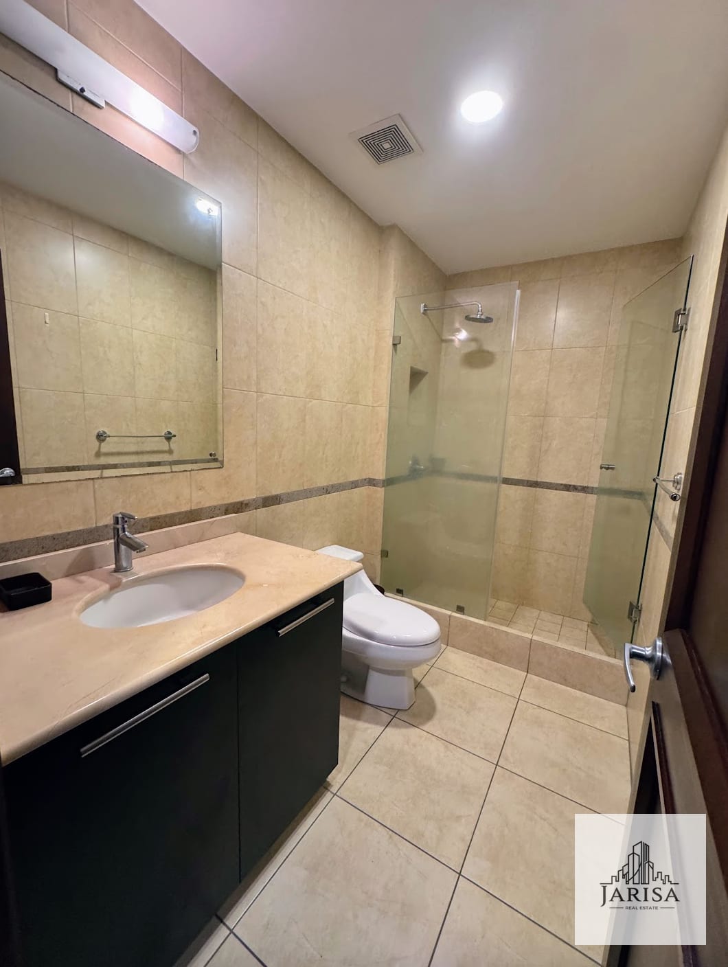 GRANDE APTO EN ALQUILER AMUEBLADO ZONA 10 — Apartamento en Alquiler en Zona 10, Guatemala, Ciudad — foto 11 de 17