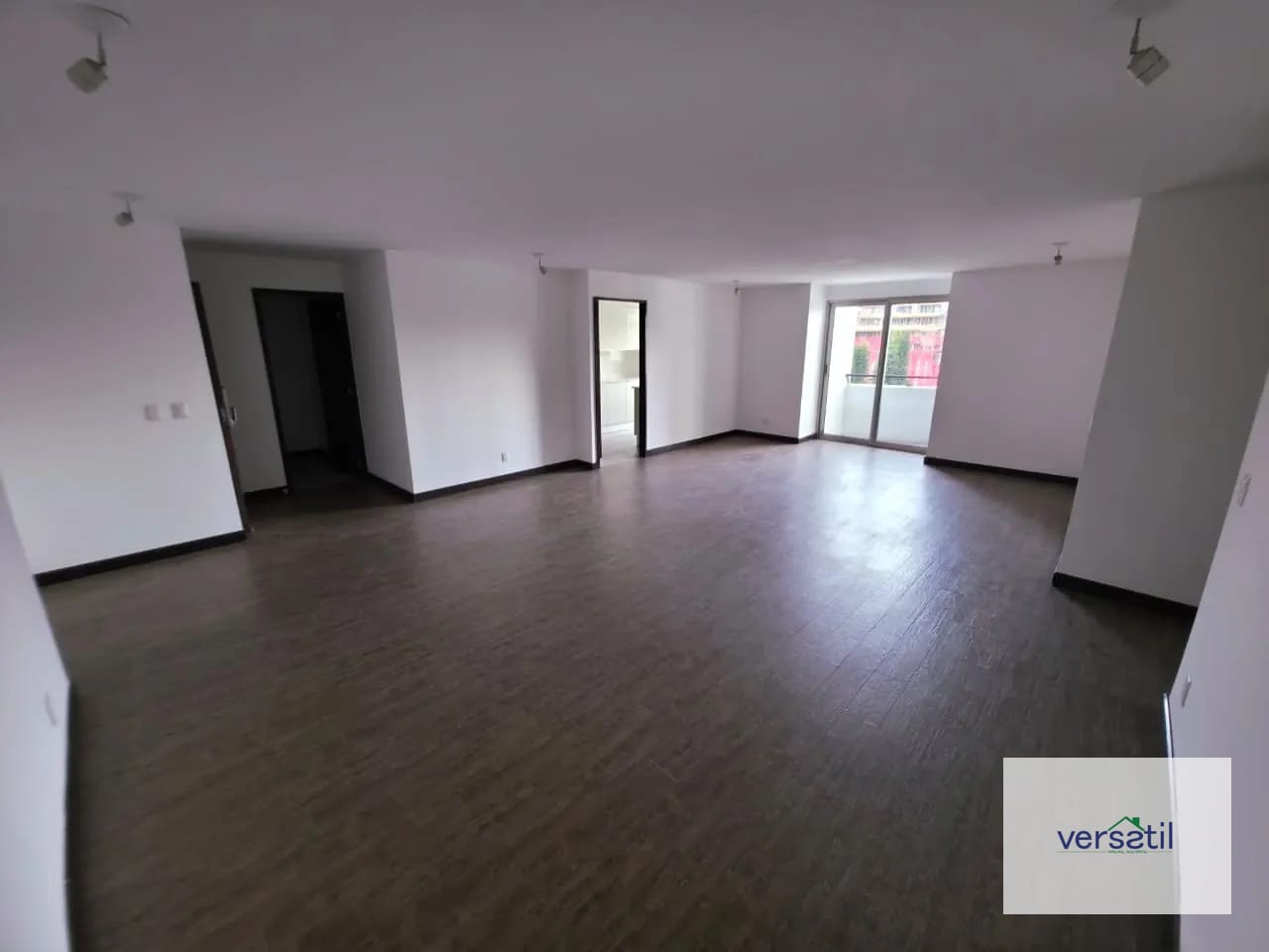 Enorme APARTAMENTO en alquiler ATTICA - Image 1