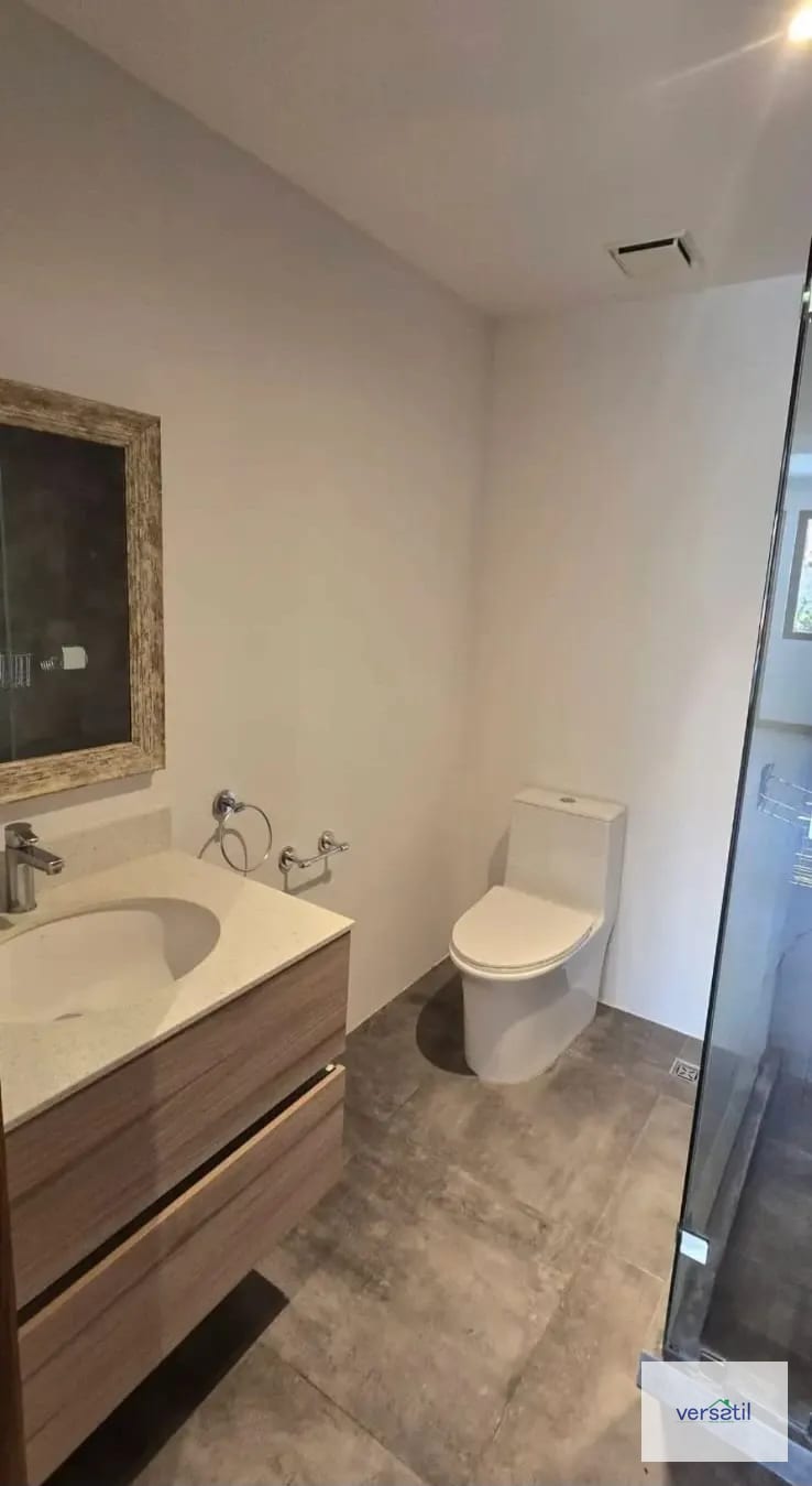 Baño principal — Lindo y Moderno apartamento AOKI z.14 — Apartamento en Alquiler en Zona 14, Guatemala, Ciudad — foto 6 de 16