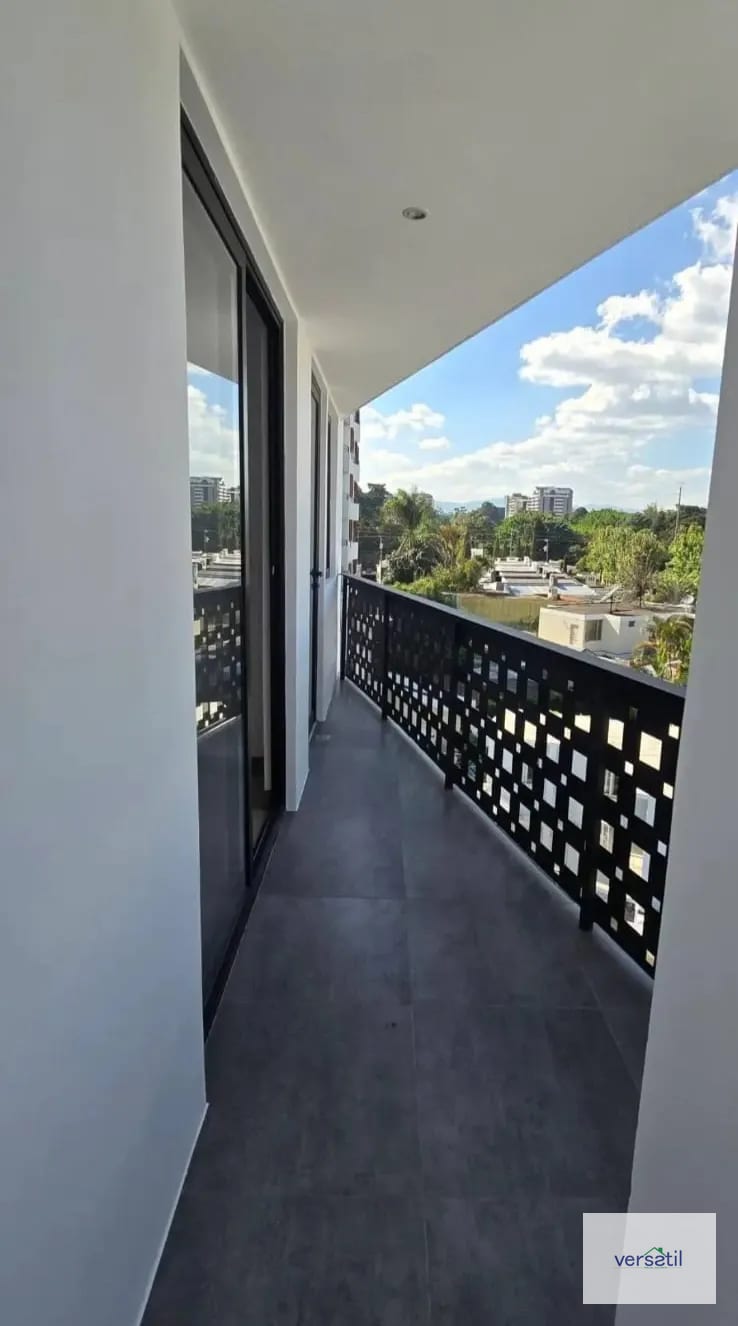 Balcón — Lindo y Moderno apartamento AOKI z.14 — Apartamento en Alquiler en Zona 14, Guatemala, Ciudad — foto 8 de 16