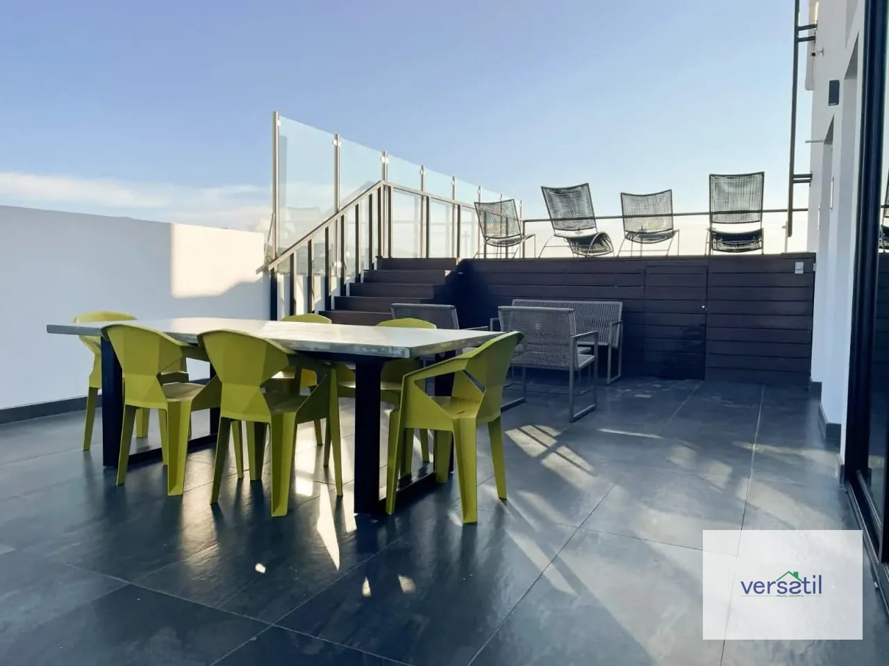 Terraza de piscina — Lindo y Moderno apartamento AOKI z.14 — Apartamento en Alquiler en Zona 14, Guatemala, Ciudad — foto 15 de 16