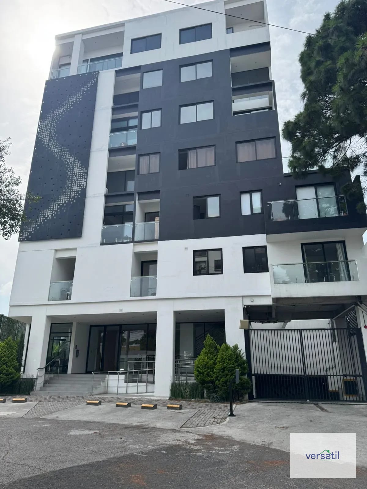 Fachada Aoki — Lindo y Moderno apartamento AOKI z.14 — Apartamento en Alquiler en Zona 14, Guatemala, Ciudad — foto 16 de 16