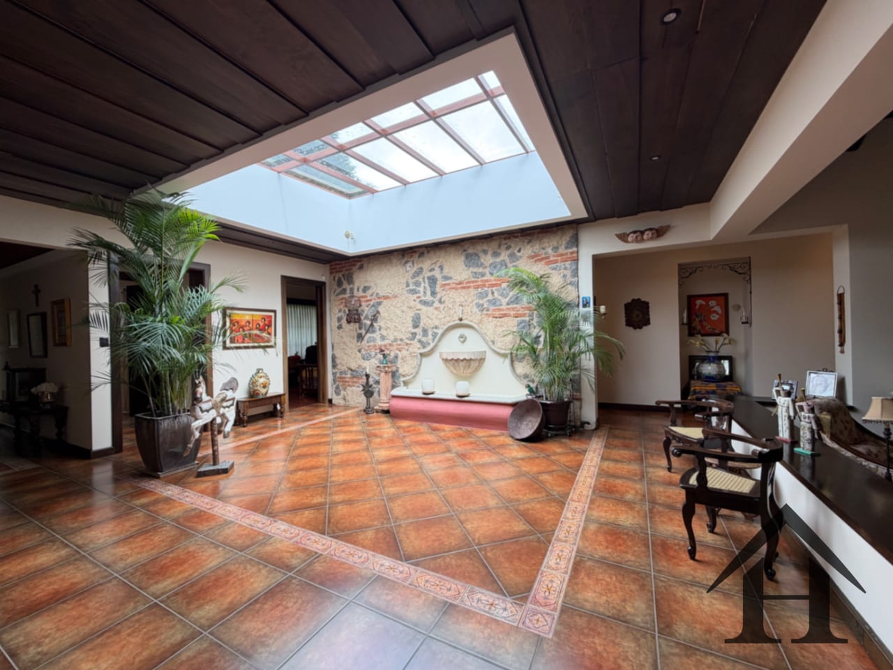 Casa colonial de 1 nivel + terreno Hacienda Nueva Country Club — Casa en Venta en Hacienda Nueva, San José Pinula, Guatemala, Ciudad — foto 1 de 6