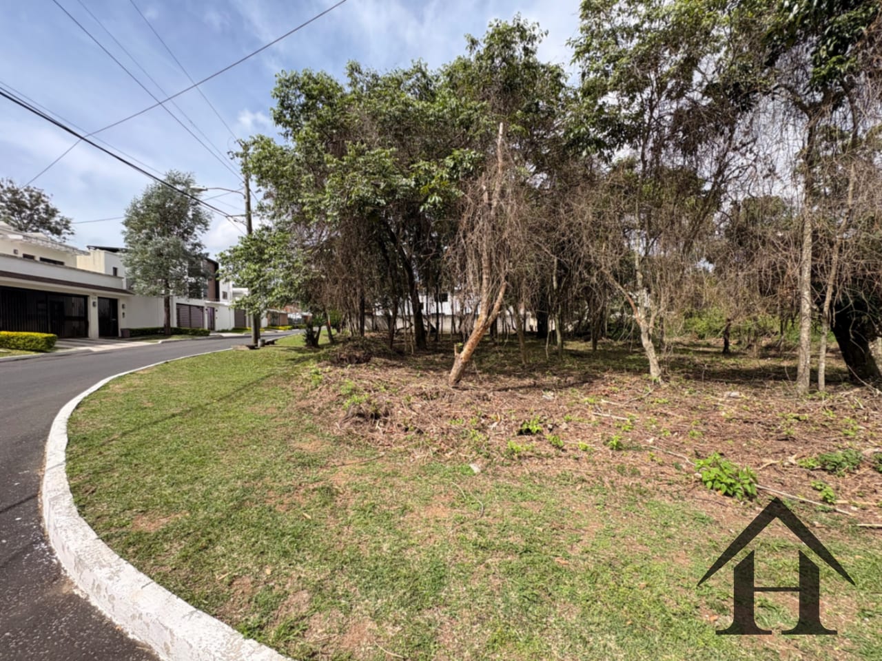 Terrenos planos de esquina Jardines de San Isidro - Image 2
