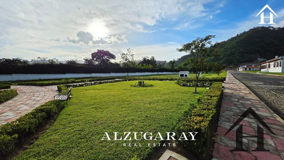 Terreno plano Cond. paseo Antigua — Terreno en Venta en Antigua, Sacatepéquez — foto 2 de 4