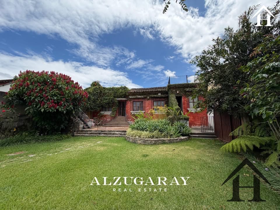Casa con jardín ÚNICA en casco central Antigua — Casa en Venta en Dentro del Casco, Antigua, Sacatepéquez — foto 1 de 17