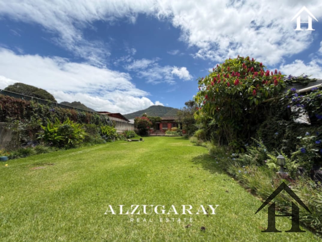 Casa con jardín ÚNICA en casco central Antigua — Casa en Venta en Dentro del Casco, Antigua, Sacatepéquez — foto 3 de 17