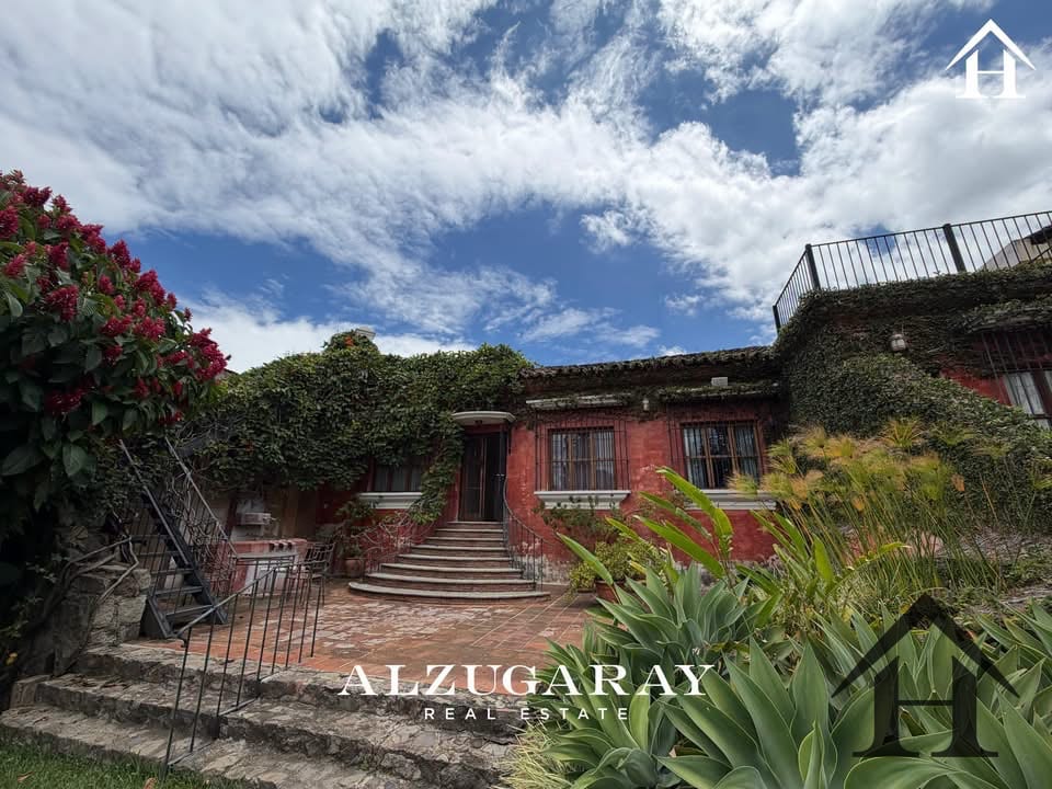Casa con jardín ÚNICA en casco central Antigua — Casa en Venta en Dentro del Casco, Antigua, Sacatepéquez — foto 2 de 17