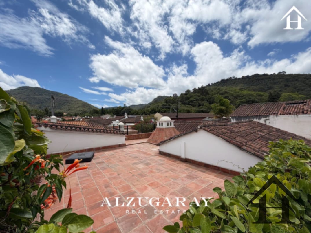 Casa con jardín ÚNICA en casco central Antigua — Casa en Venta en Dentro del Casco, Antigua, Sacatepéquez — foto 4 de 17
