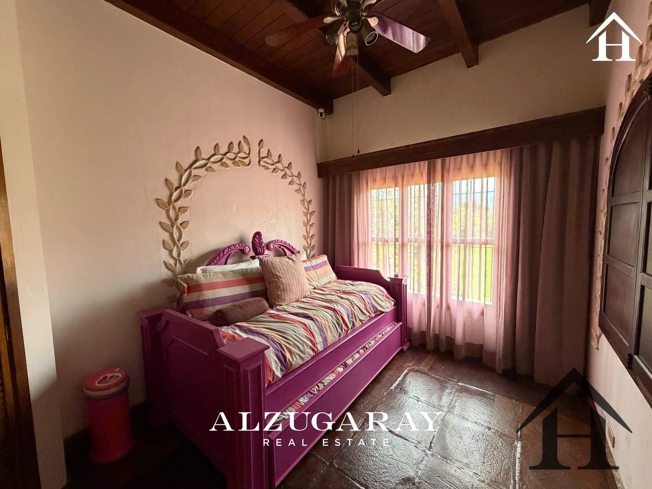 Casa con jardín ÚNICA en casco central Antigua — Casa en Venta en Dentro del Casco, Antigua, Sacatepéquez — foto 12 de 17
