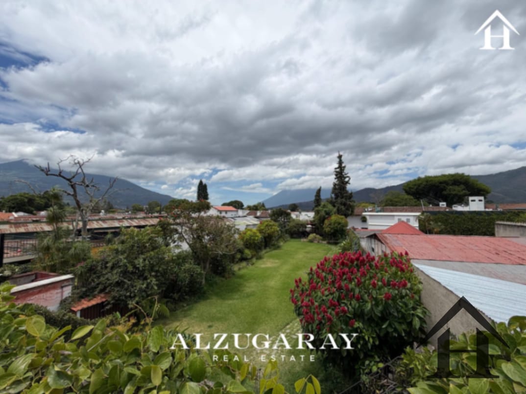 Casa con jardín ÚNICA en casco central Antigua — Casa en Venta en Dentro del Casco, Antigua, Sacatepéquez — foto 14 de 17