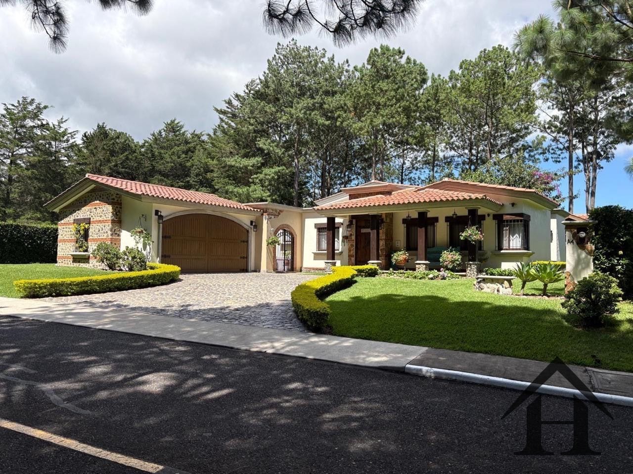Casa de 1 nivel golf FRONT Hacienda nueva country club — Casa en Venta en Hacienda Nueva, San José Pinula, Guatemala, Ciudad — foto 1 de 13