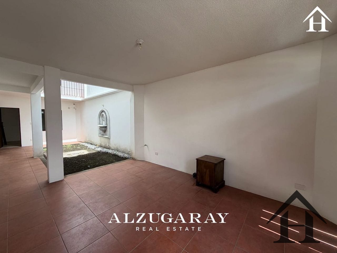 Casa semi amueblada Condominio Paseo San Lorenzo — Casa en Alquiler en Antigua, Sacatepéquez — foto 3 de 13