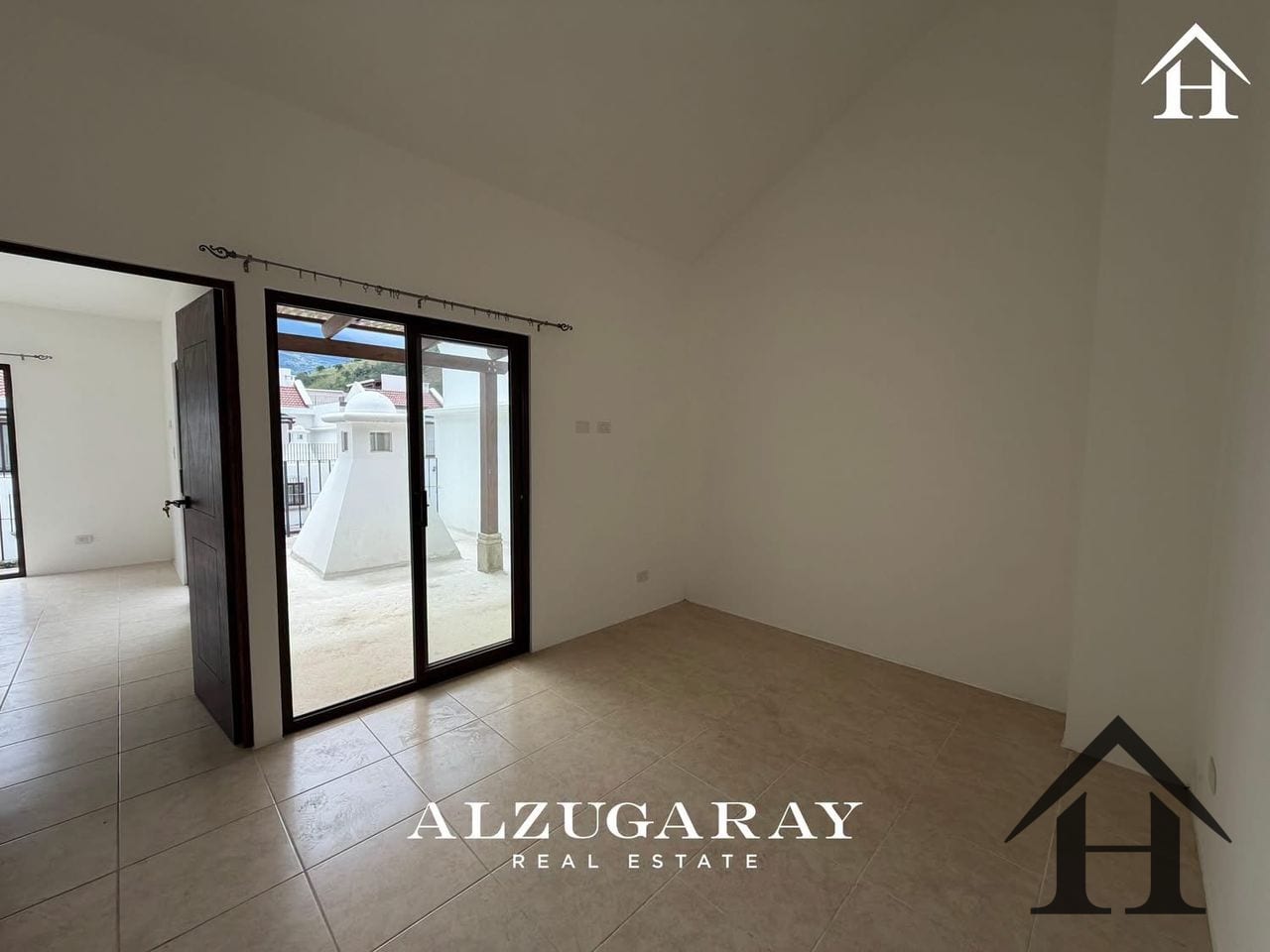 Casa semi amueblada Condominio Paseo San Lorenzo — Casa en Alquiler en Antigua, Sacatepéquez — foto 10 de 13