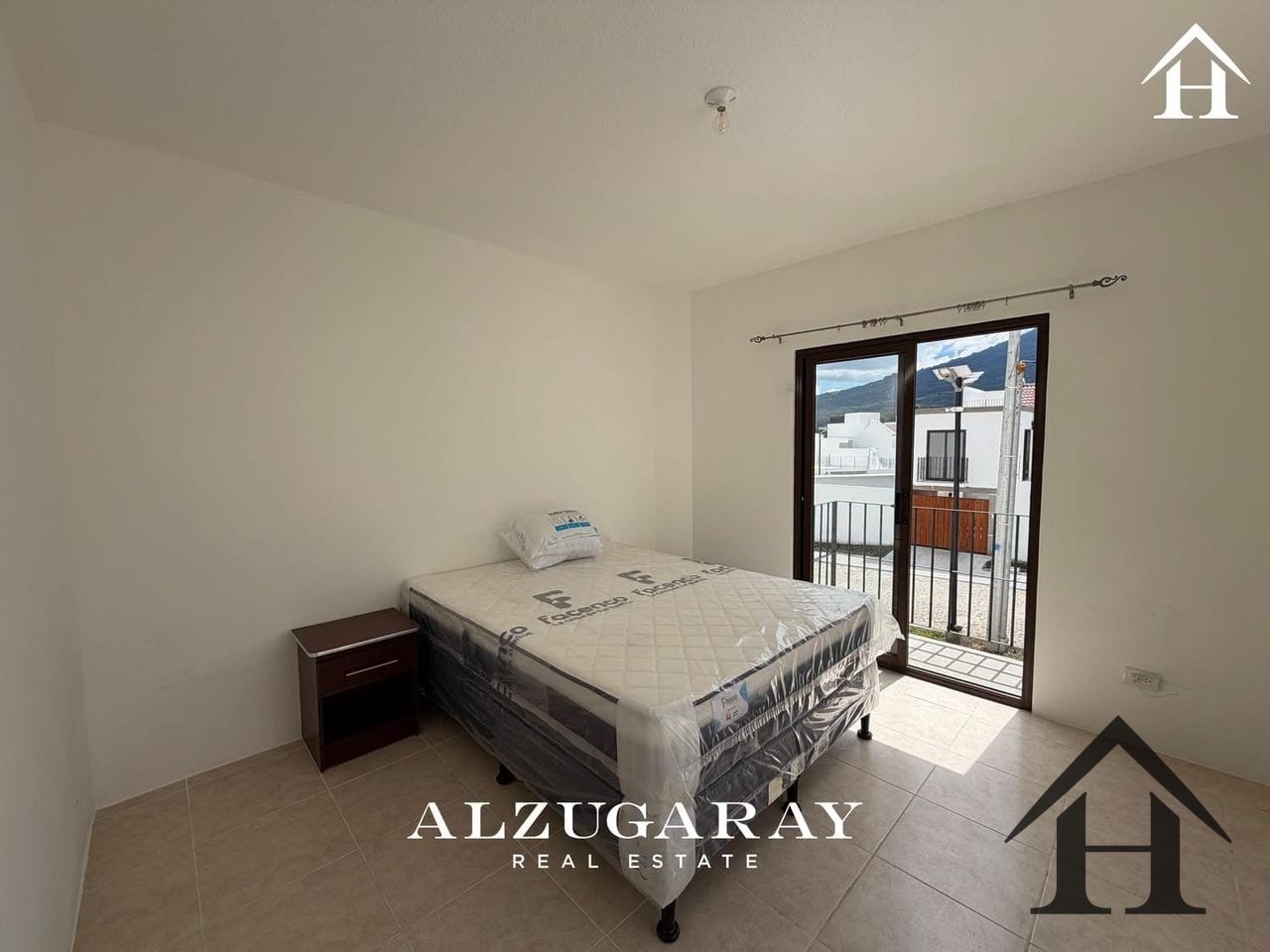 Casa semi amueblada Condominio Paseo San Lorenzo — Casa en Alquiler en Antigua, Sacatepéquez — foto 11 de 13