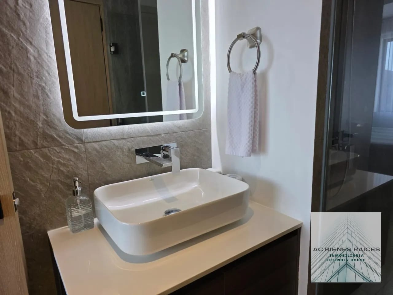 Renta amueblado en zona 10 2 habitaciones — Apartamento en Alquiler en Zona 10, Guatemala, Ciudad — foto 5 de 14