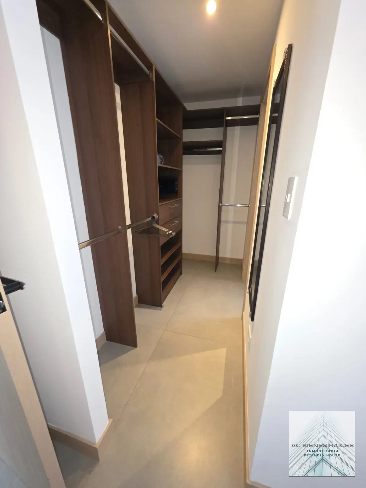 Renta amueblado en zona 10 2 habitaciones — Apartamento en Alquiler en Zona 10, Guatemala, Ciudad — foto 8 de 14