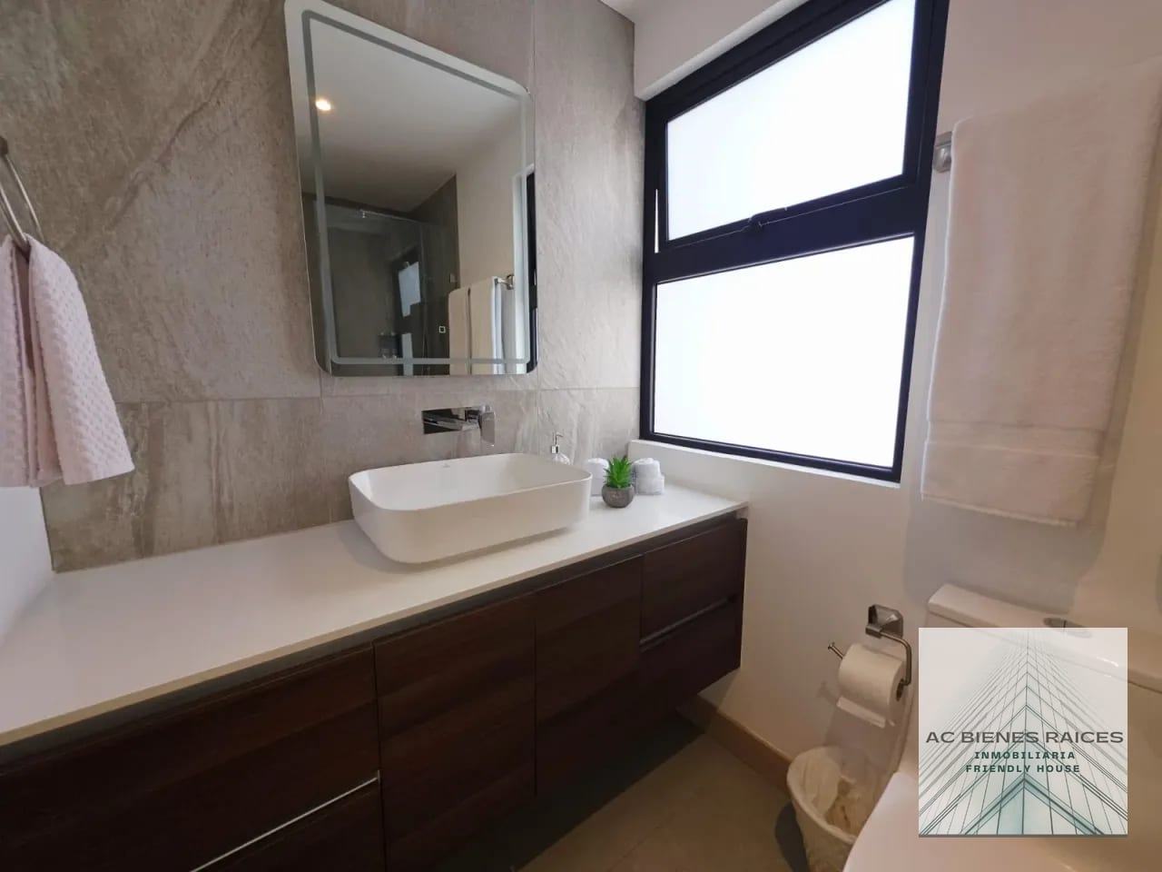 Renta amueblado en zona 10 2 habitaciones — Apartamento en Alquiler en Zona 10, Guatemala, Ciudad — foto 10 de 14