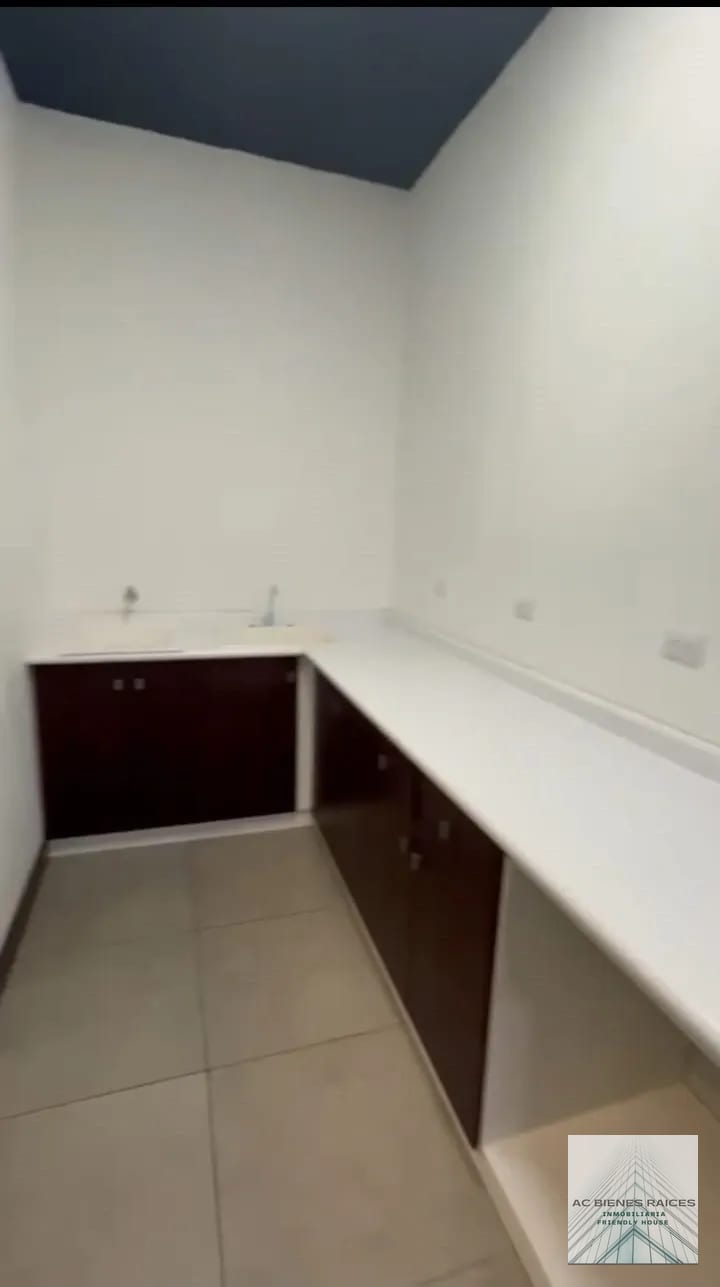 Oficina en Torre Pradera — Oficina en Alquiler en Zona 10, Guatemala, Ciudad — foto 12 de 12