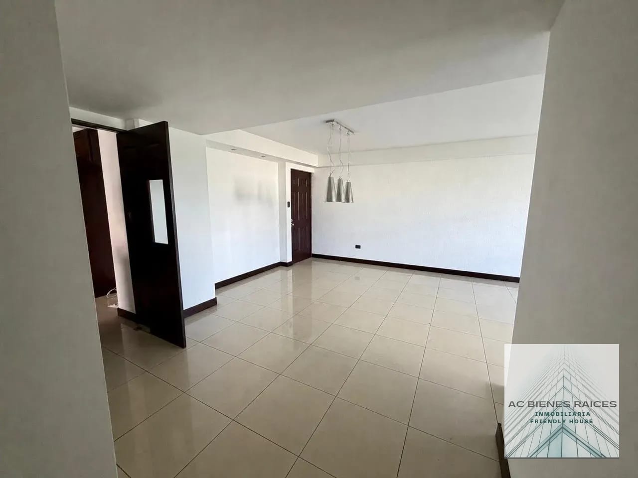 Villas de San Isidro zona 16 apto 3 habitaciones — Apartamento en Alquiler en Villas de San Isidro, Zona 16, Guatemala, Ciudad — foto 2 de 13