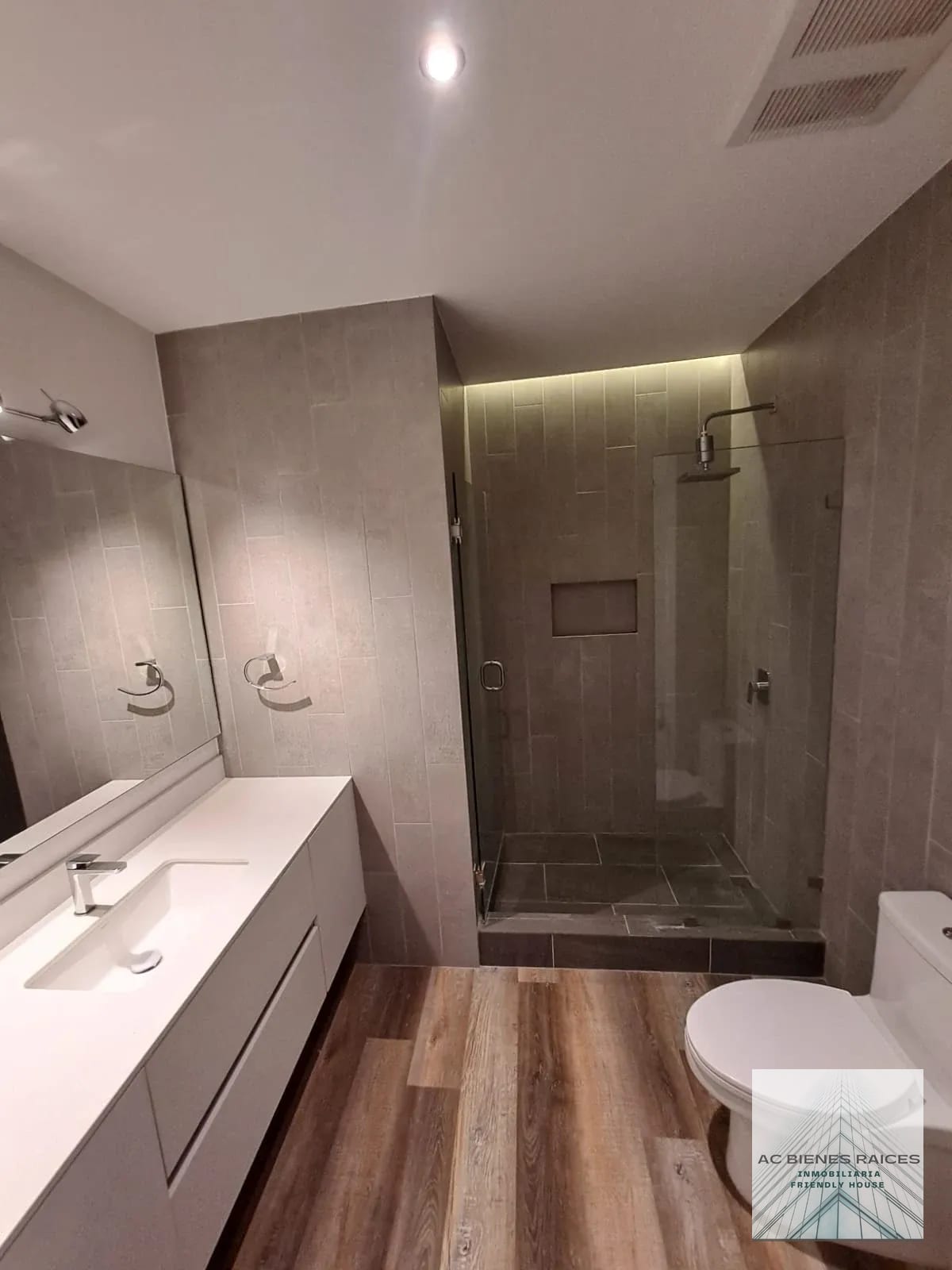 Apartamento de 3 hab en zona 10 — Apartamento en Alquiler en Zona 10, Guatemala, Ciudad — foto 10 de 17