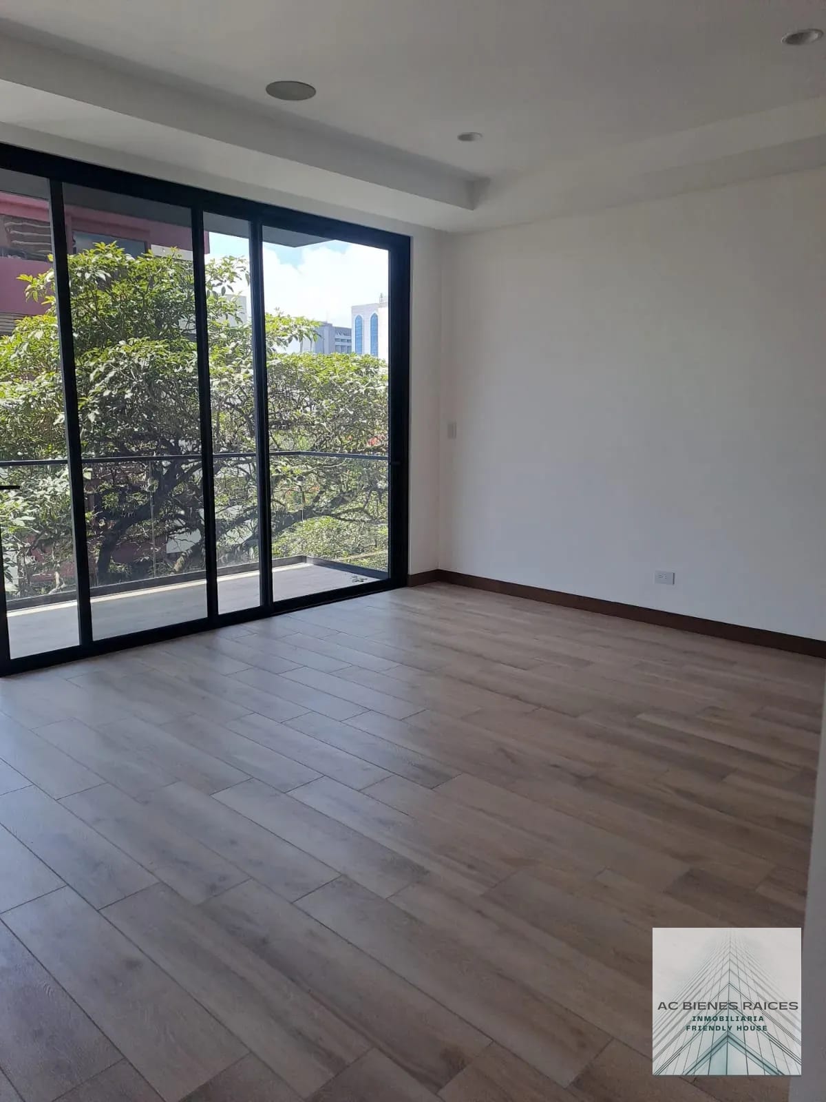 Ferre 10 Renta — Apartamento en Alquiler en Ferré Diez, Zona 10, Guatemala, Ciudad — foto 1 de 17