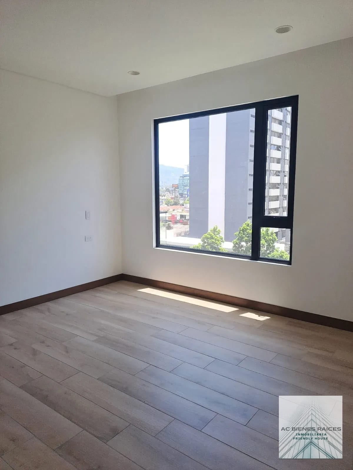 Ferre 10 Renta — Apartamento en Alquiler en Ferré Diez, Zona 10, Guatemala, Ciudad — foto 4 de 17