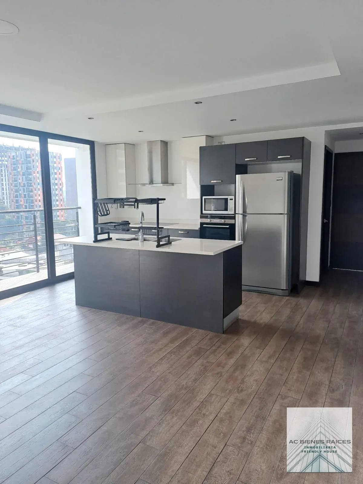 Renta apto 2 habitación en pleno corazón de zona viva zona 10 — Apartamento en Alquiler en Urbana, Zona 10, Guatemala, Ciudad — foto 1 de 12
