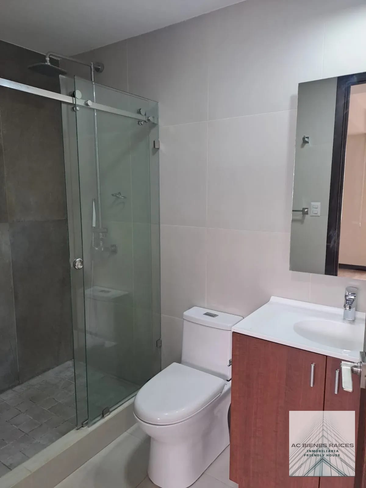 Renta apto VH2 con amplio balcón — Apartamento en Alquiler en Zona 15, Guatemala, Ciudad — foto 7 de 16