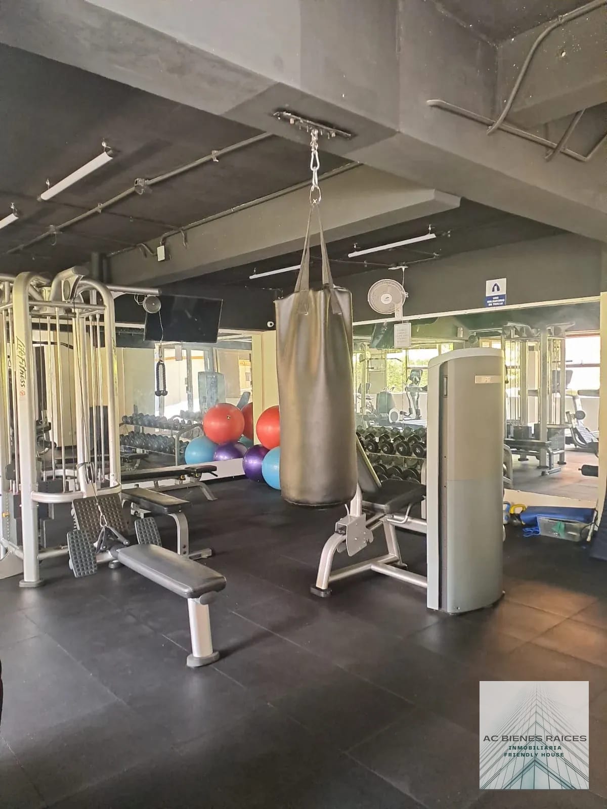 Renta apto VH2 con amplio balcón — Apartamento en Alquiler en Zona 15, Guatemala, Ciudad — foto 11 de 16