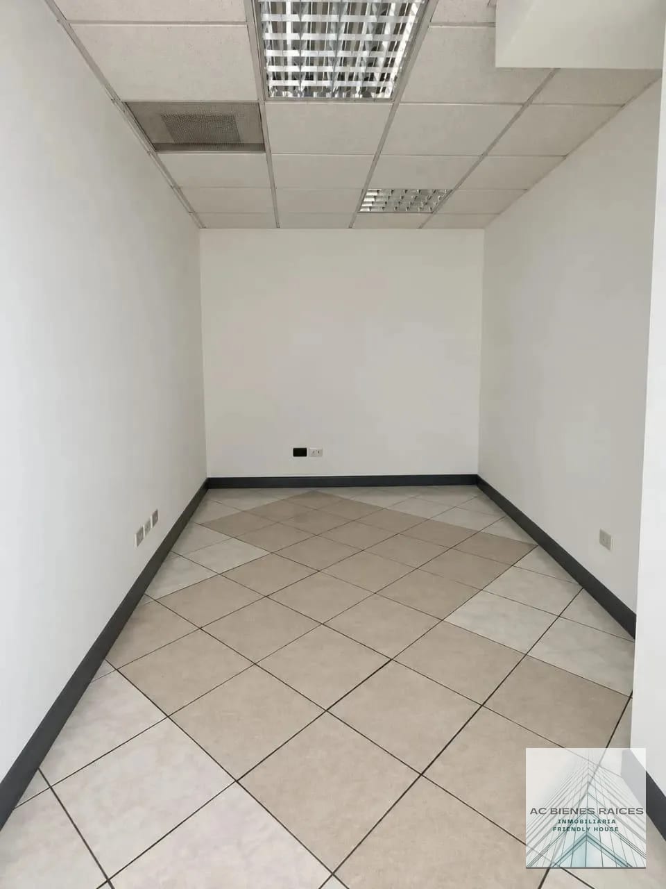 Oficina en renta en Euro Plaza zona 14 — Oficina en Alquiler en Zona 14, Guatemala, Ciudad — foto 7 de 7