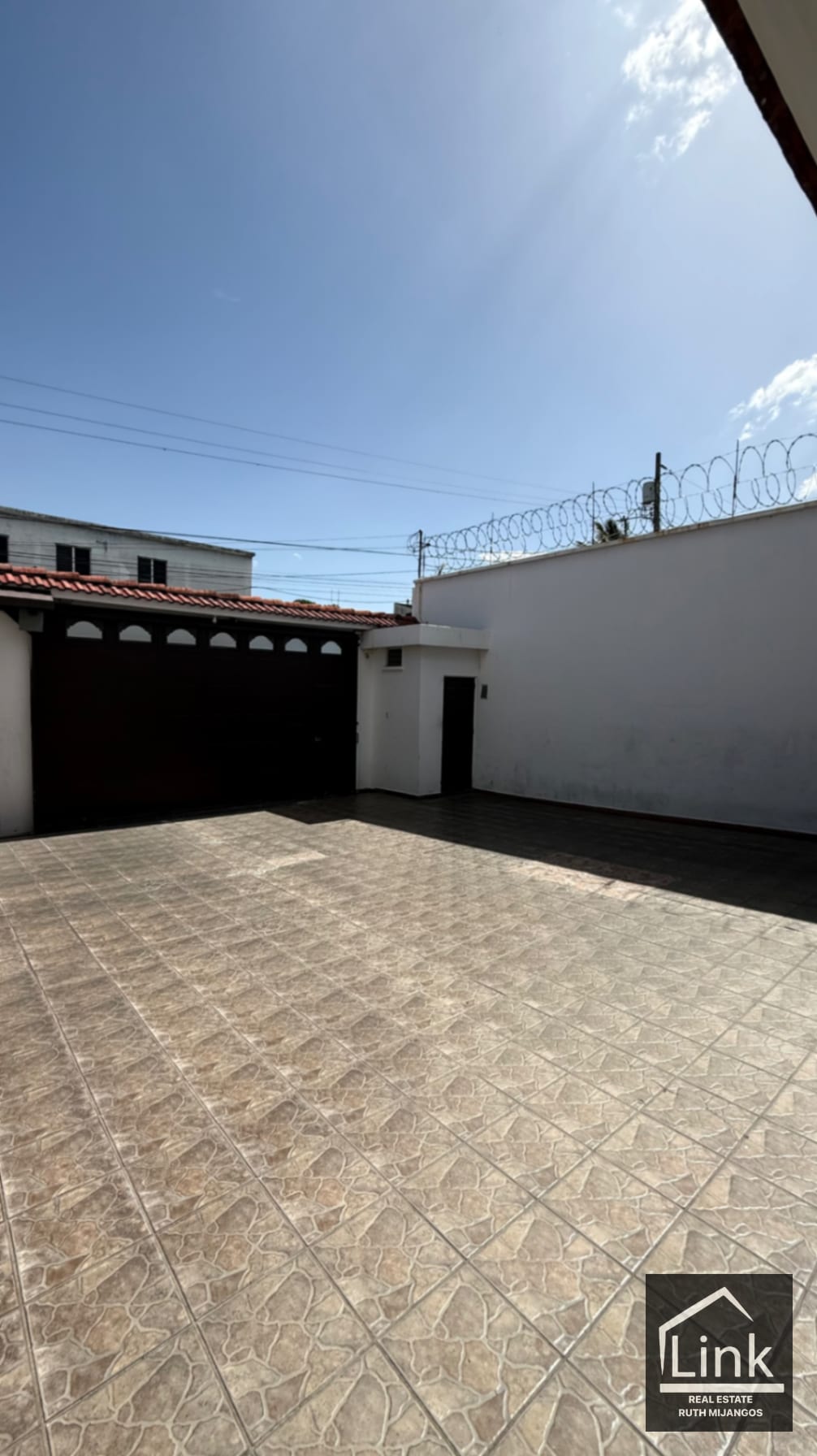 Preciosa Casa en Venta zona 8 de Mixco Condominio VISTA AL VALLE ORIENTE — Casa en Venta en Pinares de San Cristobal, Zona 8 Mixco, Guatemala, Ciudad — foto 3 de 14