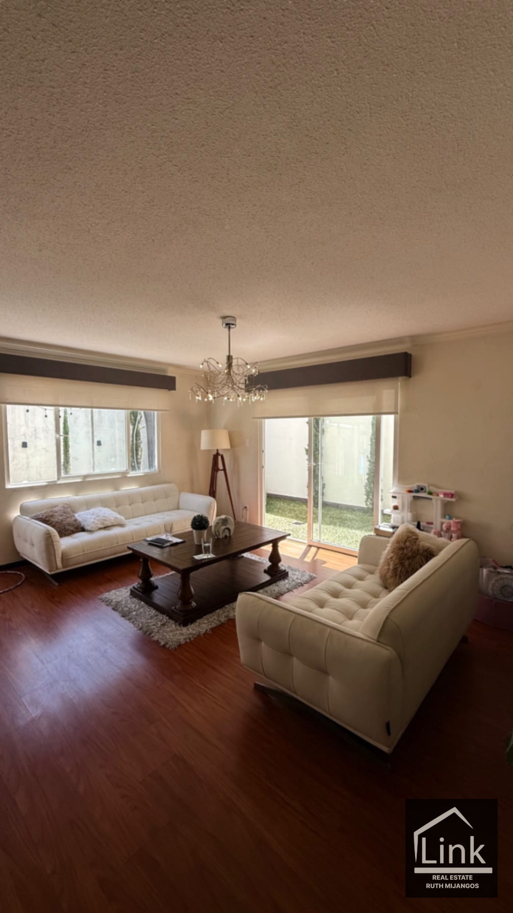 Espectacular Casa En Venta LAS LUCES DEL ENCINAL ZONA 7 MIXCO — Casa en Venta en El Encinal, Zona 7 Mixco, Guatemala, Ciudad — foto 2 de 15