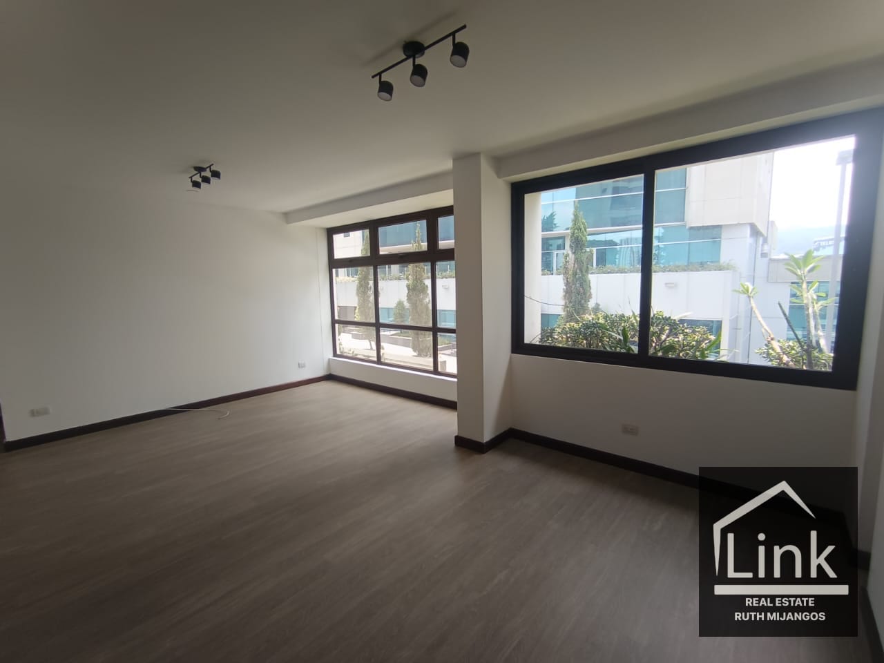 Renta de Apartamento zona 10 EDIFICIO VEINTI4 — Apartamento en Alquiler en Veinti4, Zona 10, Guatemala, Ciudad — foto 2 de 14