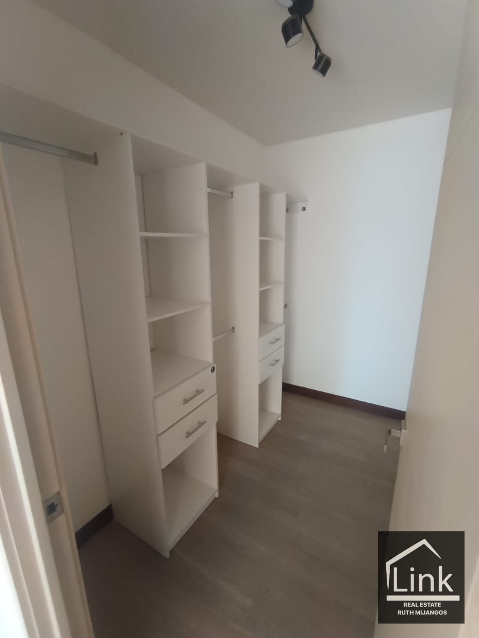 Renta de Apartamento zona 10 EDIFICIO VEINTI4 — Apartamento en Alquiler en Veinti4, Zona 10, Guatemala, Ciudad — foto 6 de 14