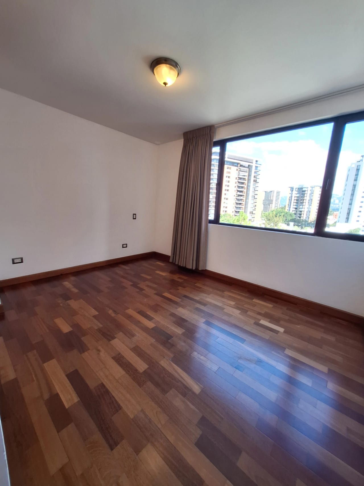 Apartamento en Alquiler Torre Condesa Z 14 — Apartamento en Alquiler en Zona 14, Guatemala, Ciudad — foto 7 de 17