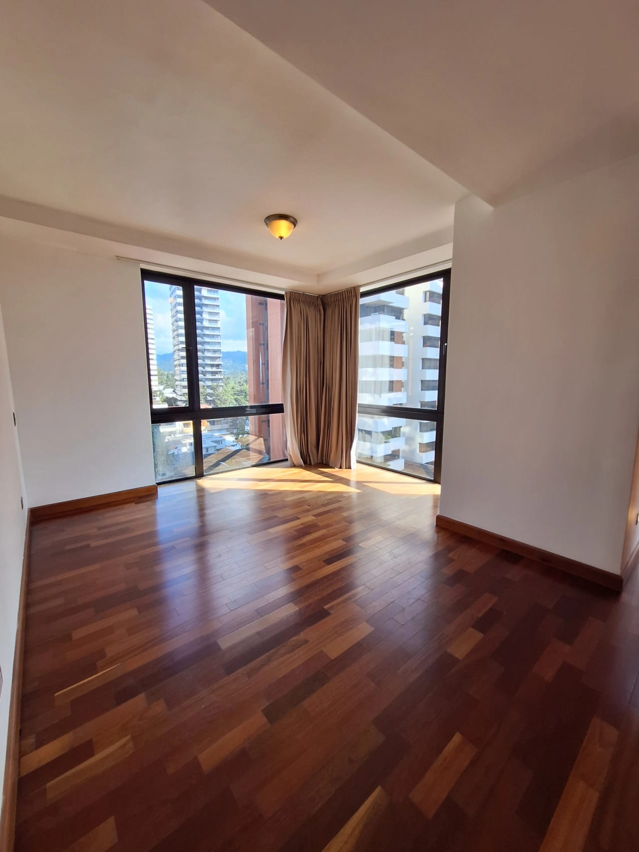 Apartamento en Alquiler Torre Condesa Z 14 — Apartamento en Alquiler en Zona 14, Guatemala, Ciudad — foto 10 de 17