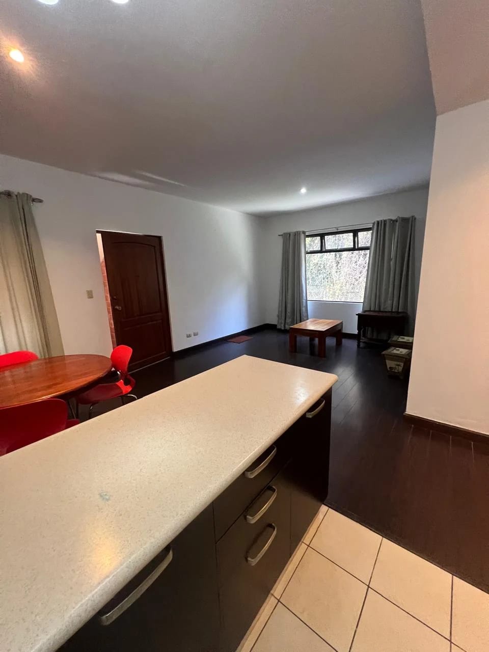Apartamento Area Tranquila KM 18 Carr a el Salvadoe por Sporta — Apartamento en Alquiler en Villa Tiepolo, Carretera a El Salvador, Guatemala, Ciudad — foto 4 de 12