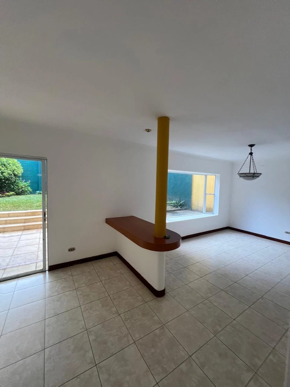 Amplio Jardin y Pergola Casa en Venta KM 19 Carr a el Salvador por Sta — Casa en Venta en Villas del Pinar, Carretera a El Salvador, Guatemala, Ciudad — foto 8 de 11