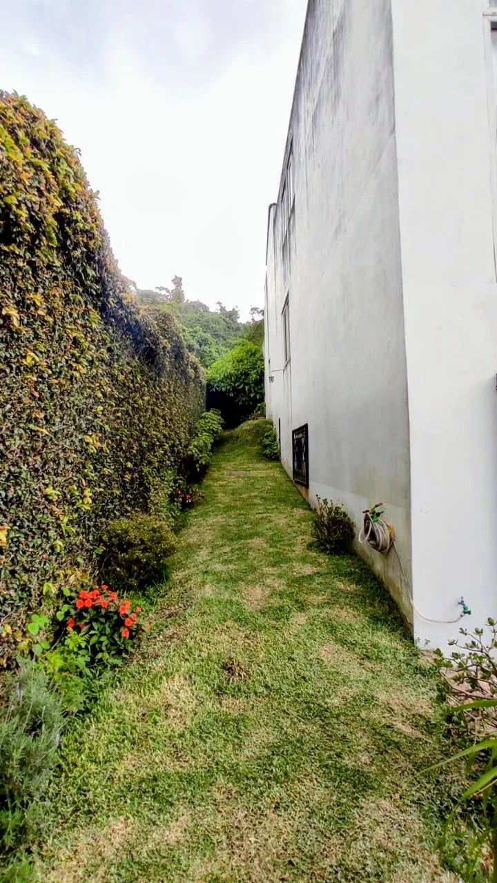 Casa Tres Niveles con Amplio Jardin KM.22 Carr a el Salvador — Casa en Venta en Carretera a El Salvador, Guatemala, Ciudad — foto 3 de 15
