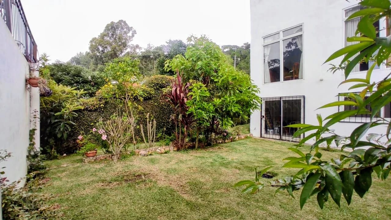 Casa Tres Niveles con Amplio Jardin KM.22 Carr a el Salvador — Casa en Venta en Carretera a El Salvador, Guatemala, Ciudad — foto 2 de 15