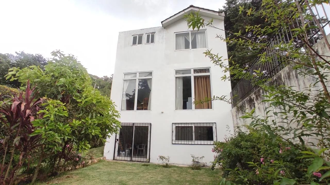 Casa Tres Niveles con Amplio Jardin KM.22 Carr a el Salvador — Casa en Venta en Carretera a El Salvador, Guatemala, Ciudad — foto 1 de 15