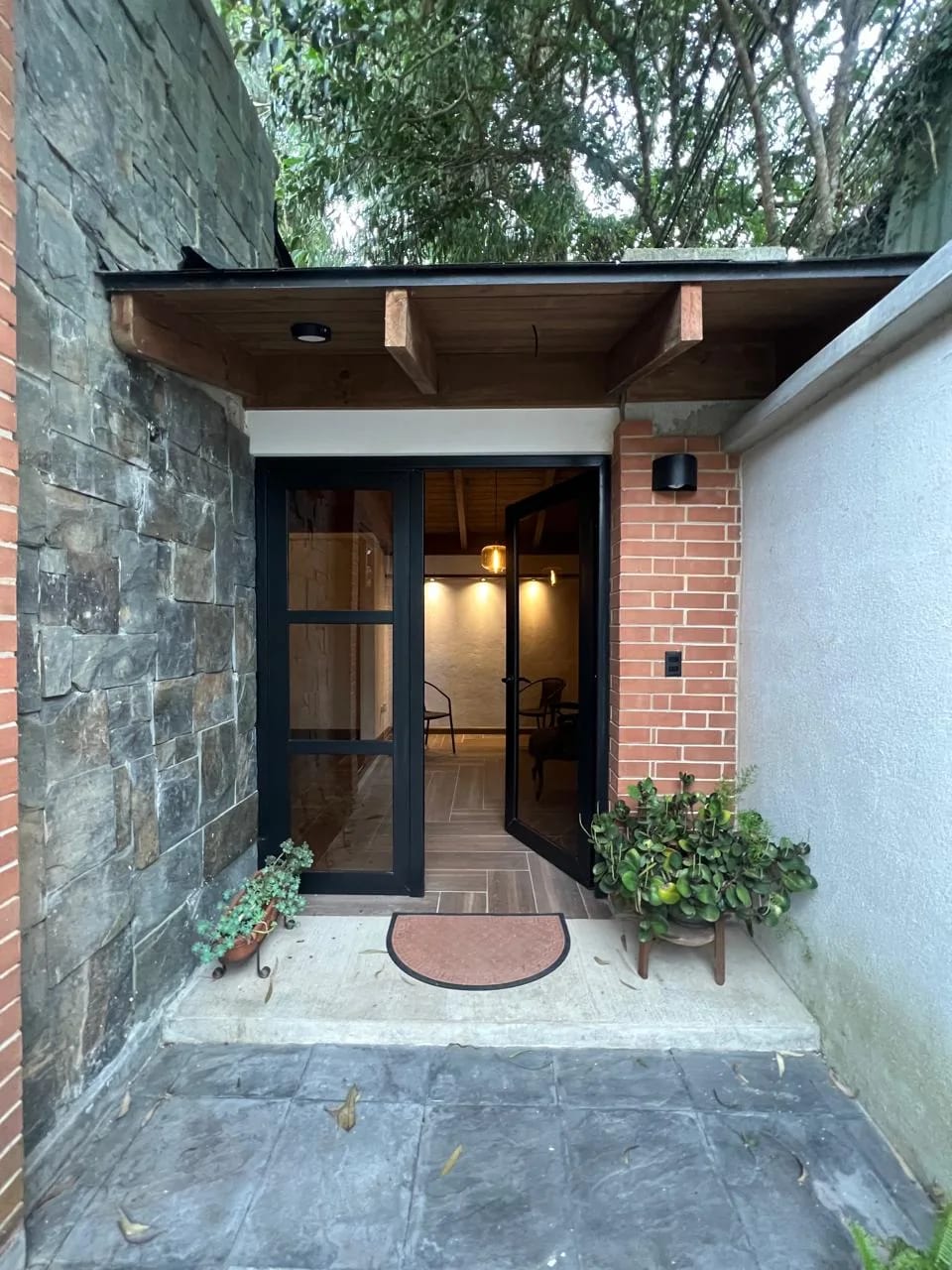 Hermosa Casa Pequeña Independiente KM 16 Carr a el Salv. San Antonio — Casa en Venta en San Antonio, Carretera a El Salvador, Guatemala, Ciudad — foto 1 de 16