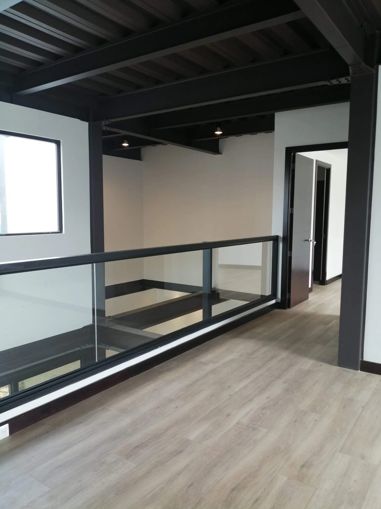 Casa Moderna Tipo Loft KM 19.5 a Fraijanes Marias del Sol — Casa en Alquiler en Marias del Sol, Carretera a El Salvador, Guatemala, Ciudad — foto 10 de 16