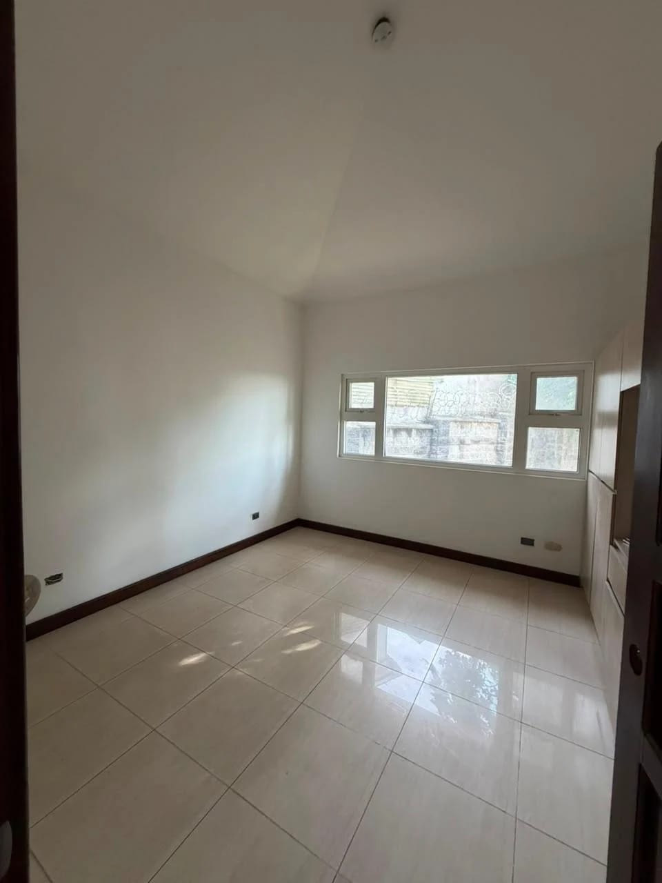 Casa Grande 4 Dorms Amplio Jardin KM 17 Arrazola 3 — Casa en Venta en Arrazola III, Carretera a El Salvador, Guatemala, Ciudad — foto 9 de 17